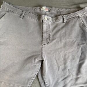 Faherty Men's Flat Front Shorts in Light Gray